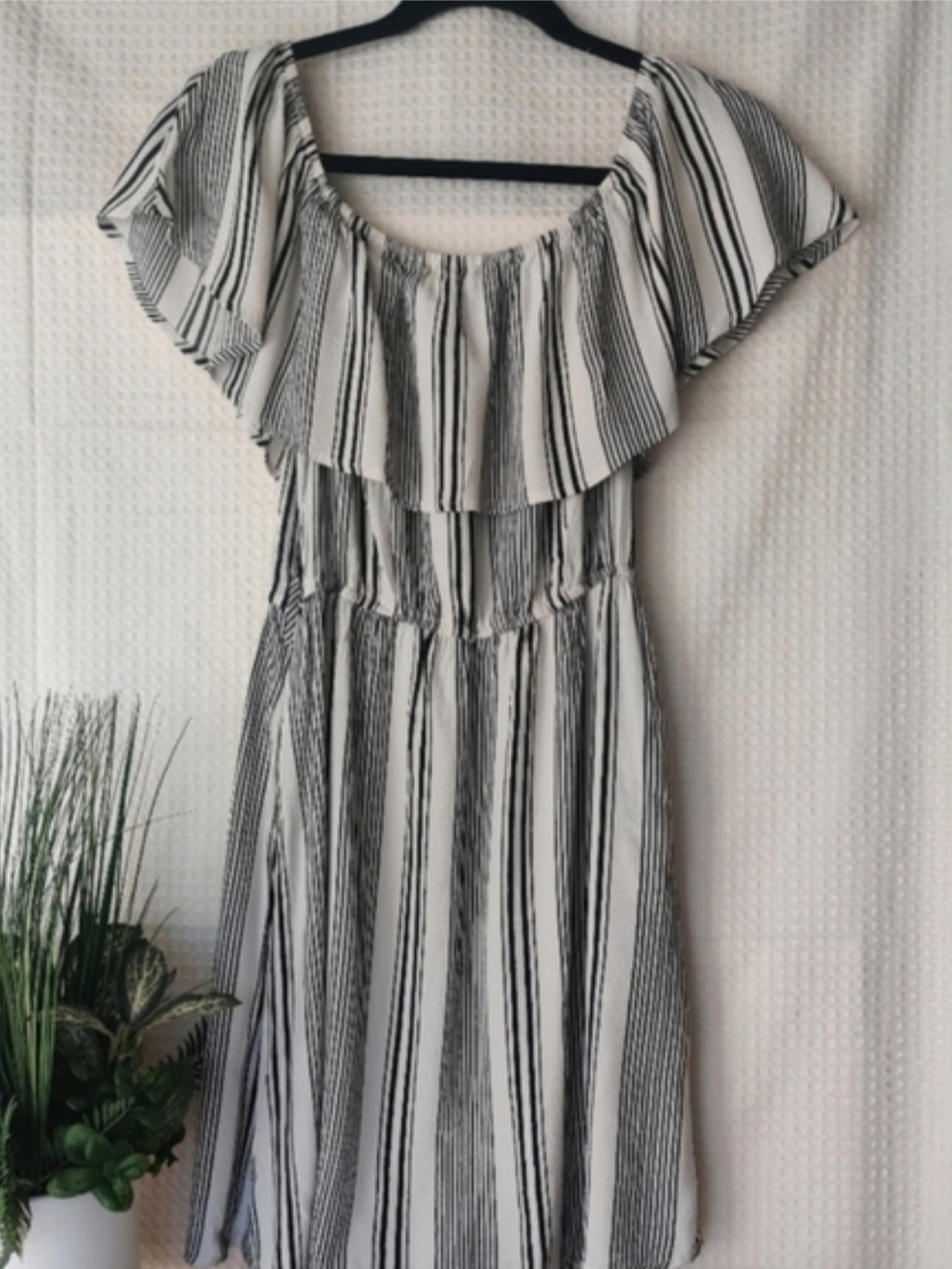 Forever 21 Black and White Striped Dress Size Medium